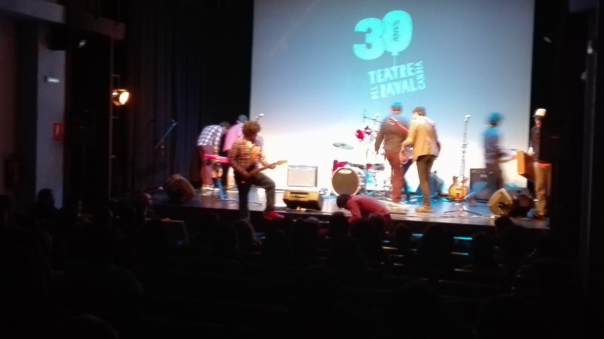 Què bo és <a href="/tonidelhostal/">Mr. X</a>! Diguent veritat ací en #HOSTES mentres canviem artistes. Encara ens queda <a href="/DeliriGrup/">Deliri</a> !!