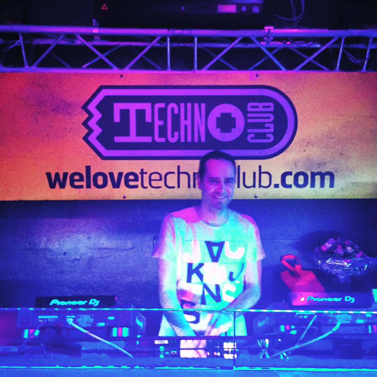 djchanneltv's tweet photo. Sweet #warmup by #LXD at #Technoclub #Offenbach #Germany 🙌🔊🎶🍻 #Trance #TranceFamily #Talla2xlc #AllenWatts #Rave #Beer #Electronic #Dance https://t.co/1tRxG9NdUz