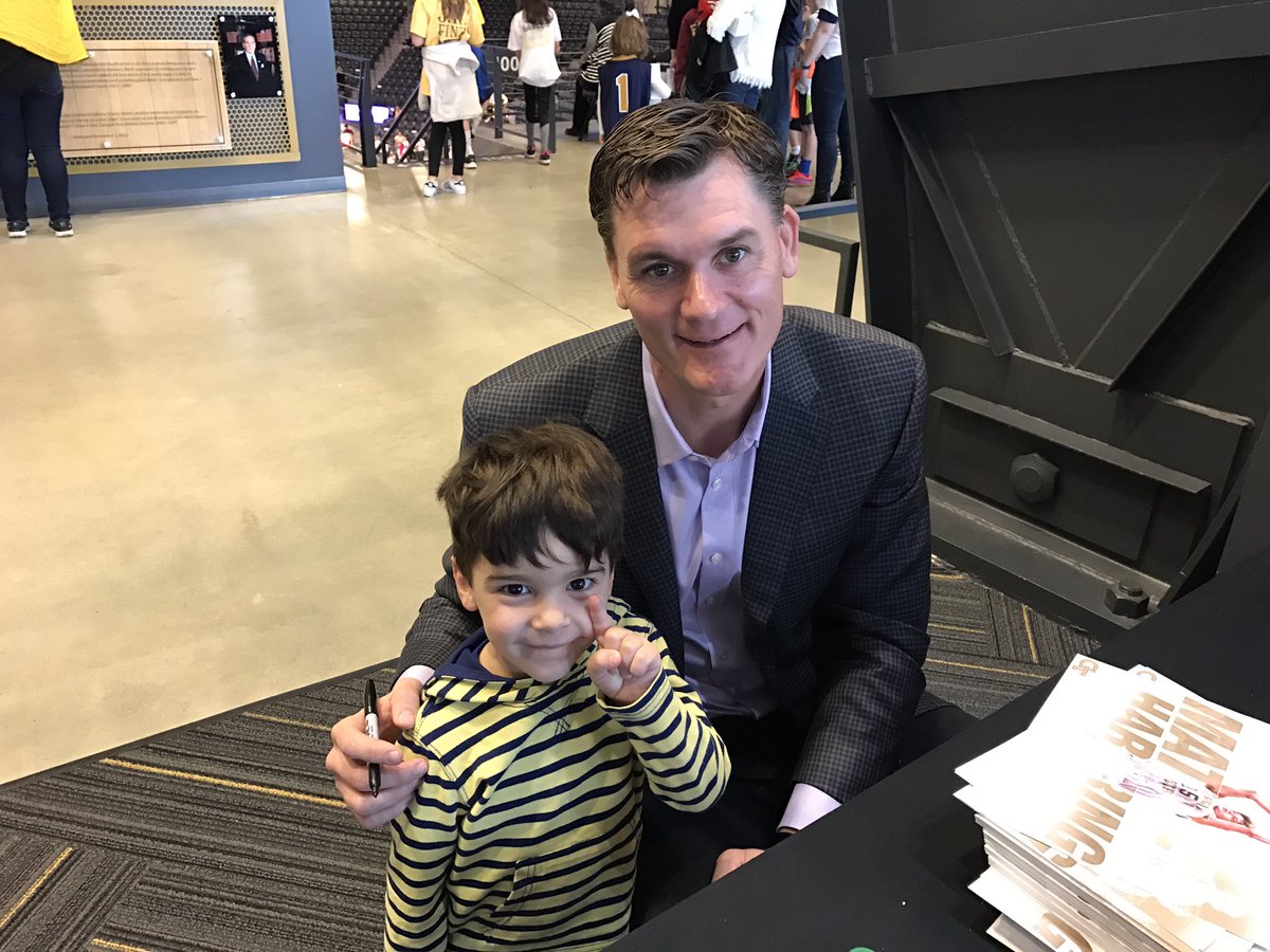 peterlamas's tweet photo. Look Dad, I got to meet a Georgia Tech legend!! #MattHarpring #TogetherWeSwarm https://t.co/pOyf6TdCn3