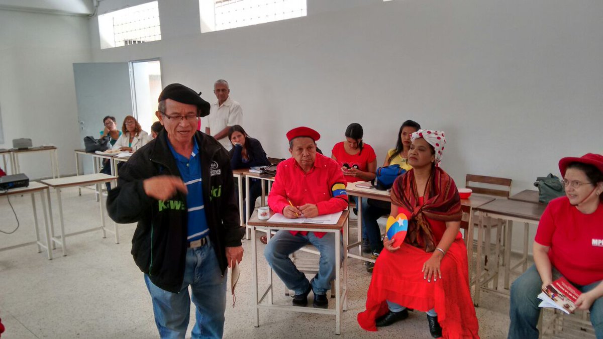 alejo800's tweet photo. @MPPEDUCACION @cen_araguaney Programa Nacional de Formación Avanzada en Educación muestra de Pedagogía del Amor, el Ejemplo y la Curiosidad https://t.co/ThFXeLer8J