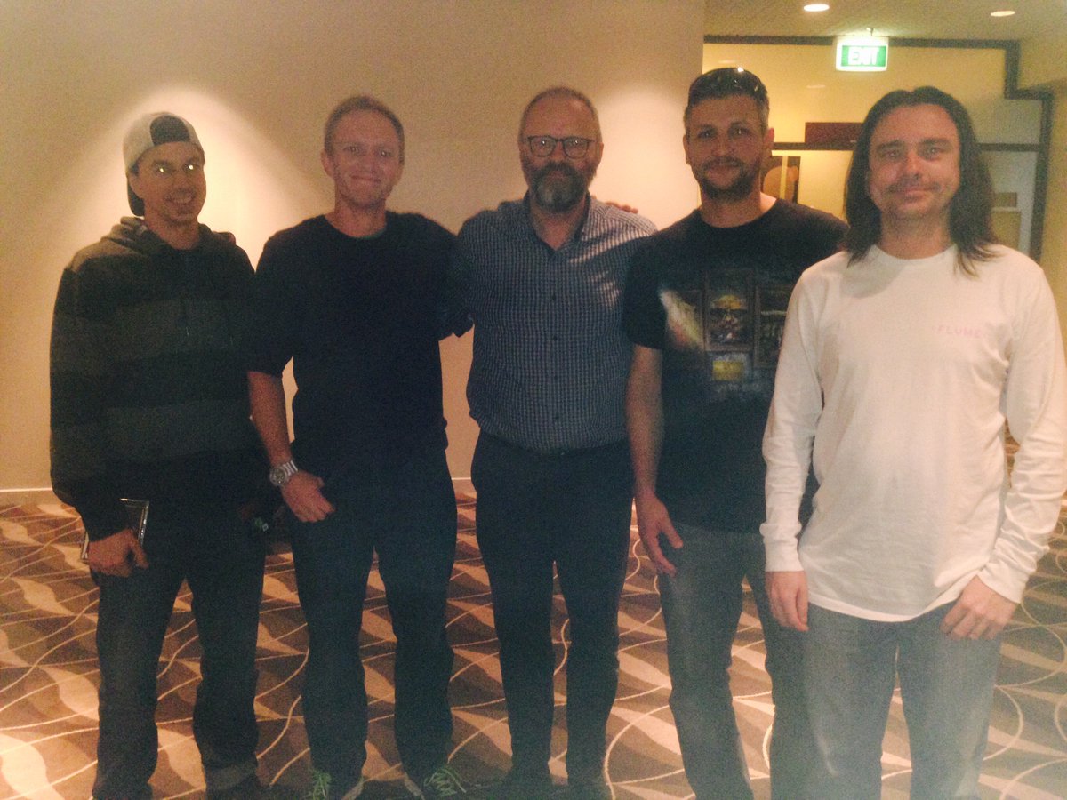 CharactaBuilda's tweet photo. What a guy? Met @bobbyllew today @FirstContactCon Perth. @DannyJohnJules fiancee kindly took this photo for us. Surreal moment! @RedDwarfHQ https://t.co/2G7zmzHJgS