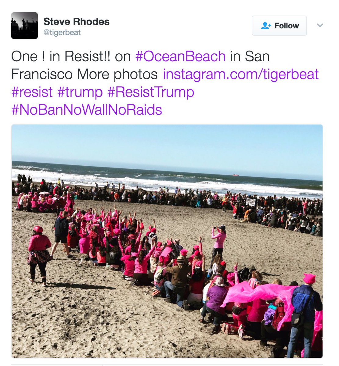 splinter_news's tweet photo. "Resist!!"

Hundreds of people took to the shores of San Francisco's Ocean Beach to send Trump a reminder of what he's up against: https://t.co/xYTl4ua6s5