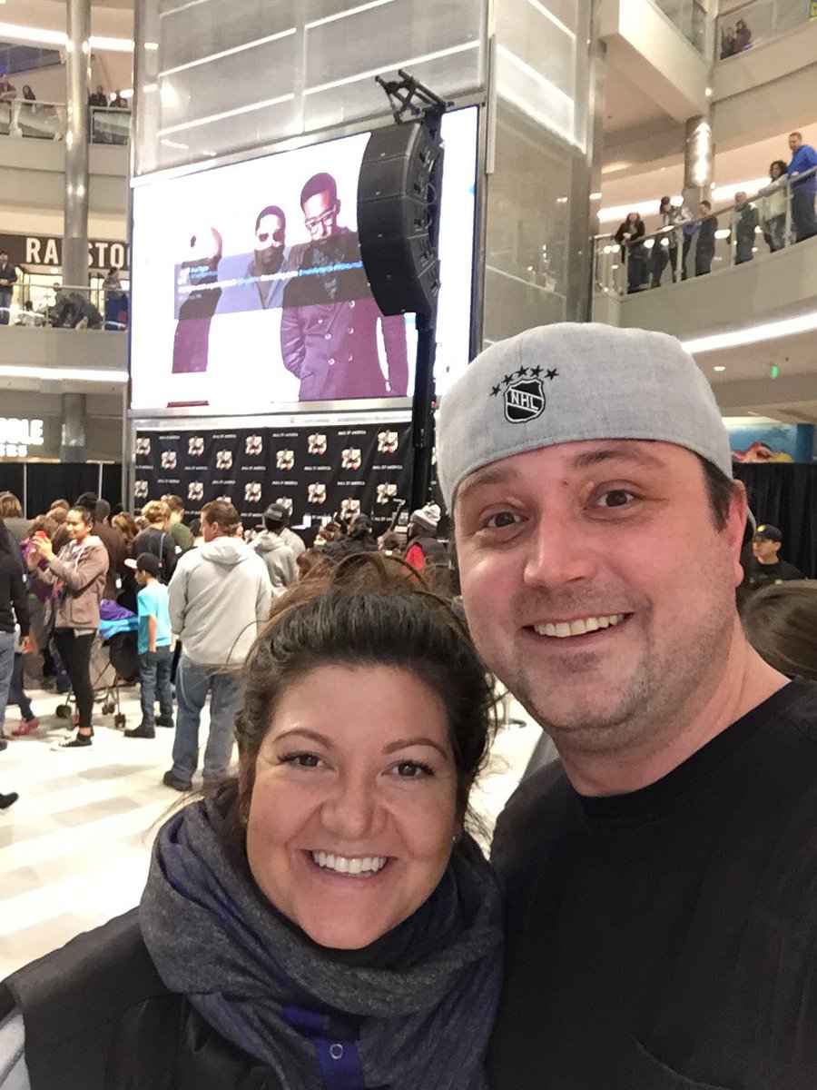 manningcharles8's tweet photo. Childhood dreams coming true! @BoyzIIMen @mallofamerica #MOAturns25 https://t.co/rcJID4cie4