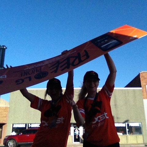Easywireless10's tweet photo. #FREESTYLIN 😄Lindsey n ShaeAnna😂 boostin out moves lol😹💥🇺🇸 https://t.co/7HhjI4y1Xf