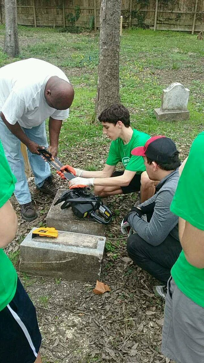 YouthOnService's tweet photo. Joined volunteers from #HCCcentralcampus & Prof. Holder to help clean up historic 1896 #CollegeParkCemetery #HoustonHistory #JoinYC #ReTweet https://t.co/wQgNqqXOyP