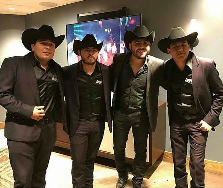 JrDelRecords2's tweet photo. Aquí en #EstudioDelRecords @2MundosUnaHistoria5 @TheForum @GerardoOrtizOficial @LosDelArroyo #DelRecords https://t.co/sg5Irq19bU