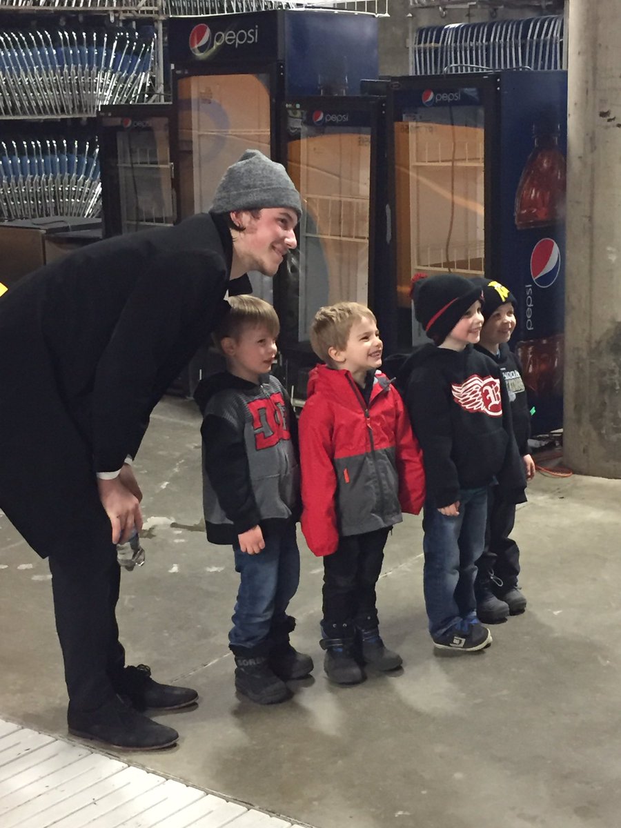 A big crew of Nolan Patrick fans waiting for him after the game! #forthekids