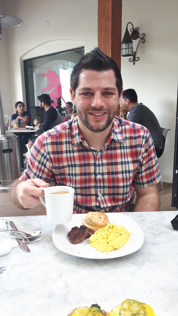 WCoastDiscover's tweet photo. Scrumptious breakie @Cheekysps today! Set us up nicely for a day of exploring #PalmSprings on our bikes! @PalmSpringsCA @VisitTheUSA https://t.co/qgG5rvsVoD