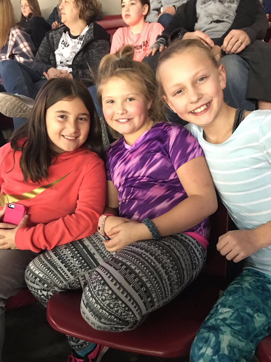 madalynjohnson_'s tweet photo. Their first steelheads game!! #feelthesteel https://t.co/YMtKqnKgNW