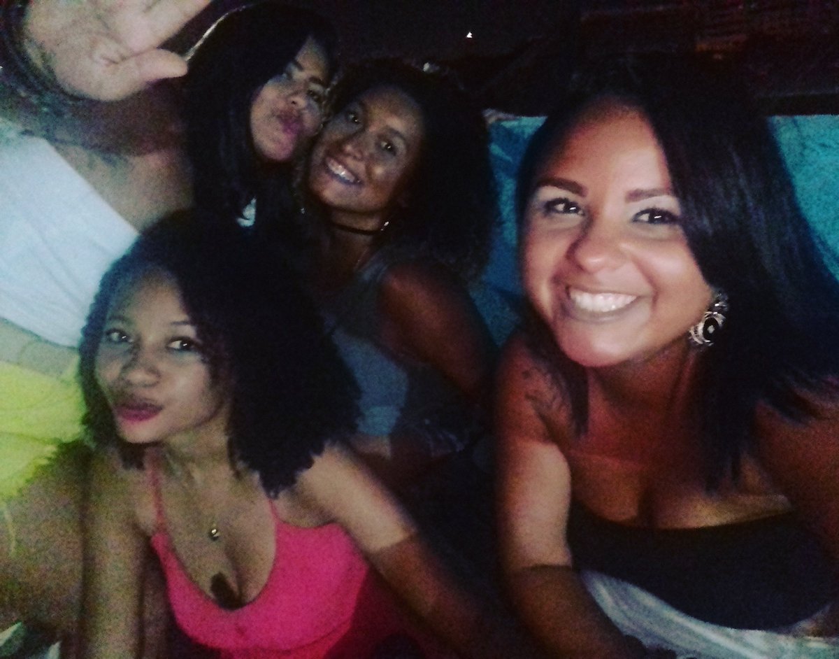 marinaraianee's tweet photo. Minhas meninas, minhas amigas ❤
#bdayJM @monique_zuqueto @_goulartraianne @_thaydamaceno https://t.co/TXuR7vjtyR