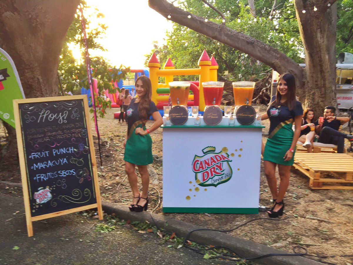 CanadaDryPanama's tweet photo. Te esperamos en #MenuPanama para que te lleves tu vaso y prepares un mix de jugos con Canada Dry #CombinaConTodo 🙌🏻🍹 https://t.co/JGGW9xx2yv
