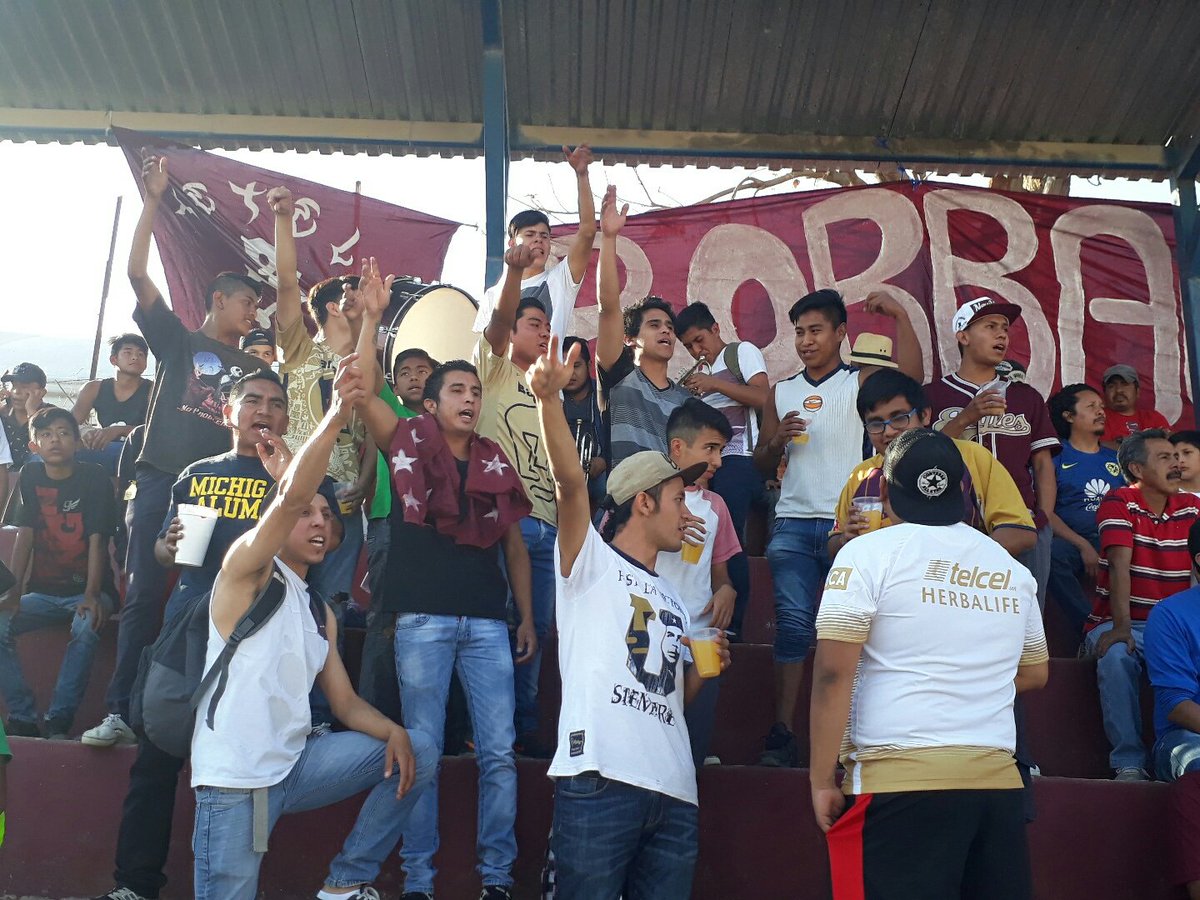 caarlosalaniz's tweet photo. Amigos excelente tarde, estamos presentes en el clásico de fútbol SelecciónTetela vs Viveros Tetela reñido encuentro https://t.co/M5EmYD09Di