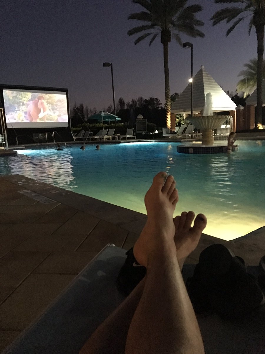sksoilsolution's tweet image. movie night @ the resort - super nice place - great staff - and cannot beat this weather !!!