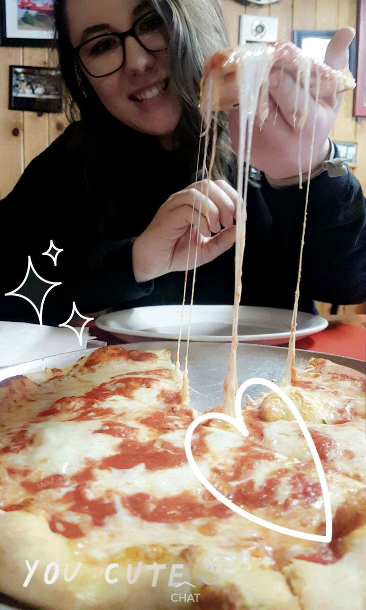 madi_bue's tweet photo. I wish someone looked at me the way I look at pizza.ππ#BasicWhiteGirlPost https://t.co/lWM4zpO4v6