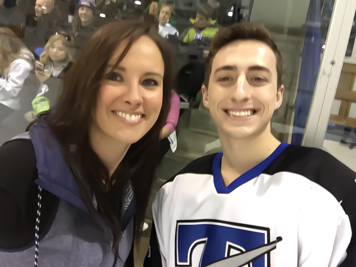 msheart_THS's tweet photo. Nice game Tartan hockey! So honored to be a part of senior night. #GoTitans #NiceWin https://t.co/xe9EzUSZN1