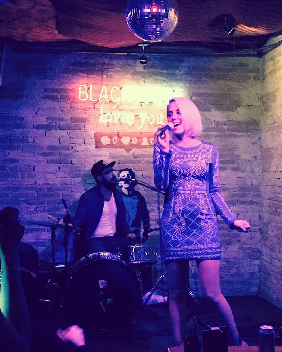 DalunaMusic's tweet photo. Tocada @blackhorsedf 9 febrero. La pasamos caaaaaañon, gracias infinitas!!! #electropop #banda #duo #dueto #dowhatyoulove https://t.co/QctFSV2aHs