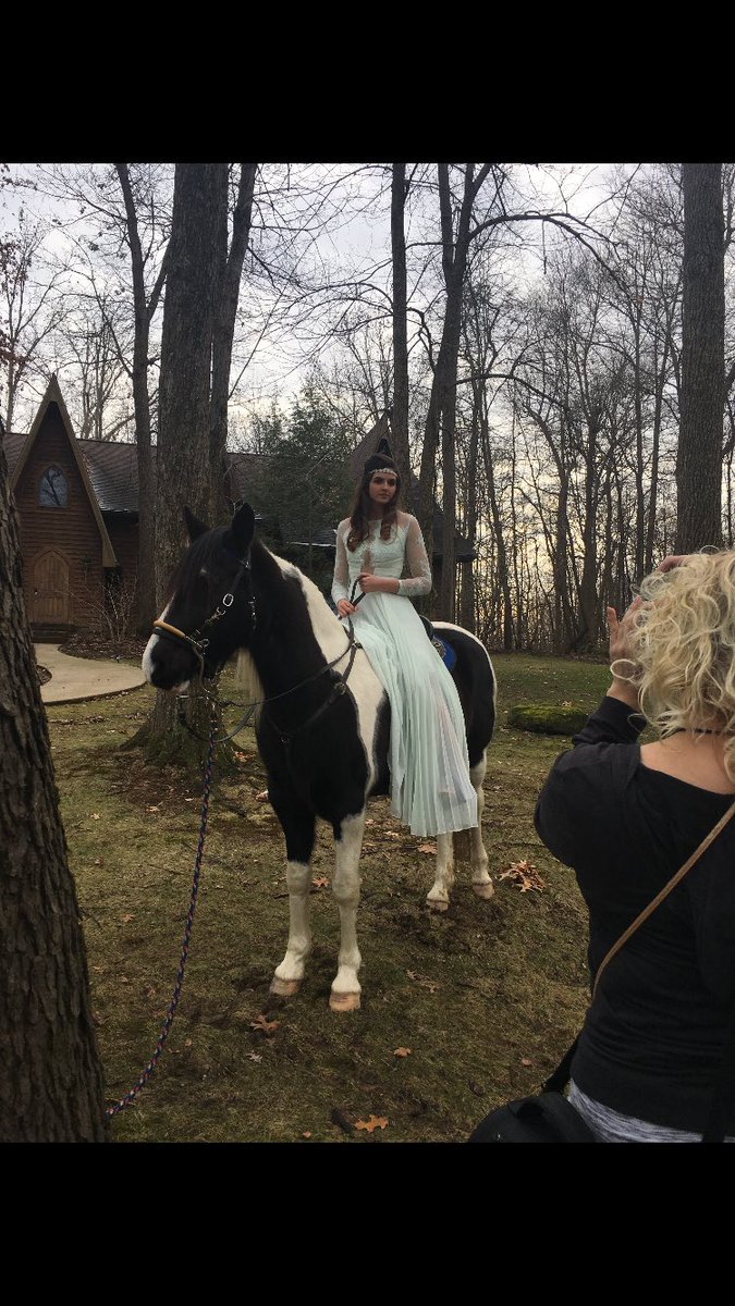 rachel_r013's tweet photo. Low quality pics because I don't have the professional pictures yet but here was my day ❤️ https://t.co/dt4RScYSxu