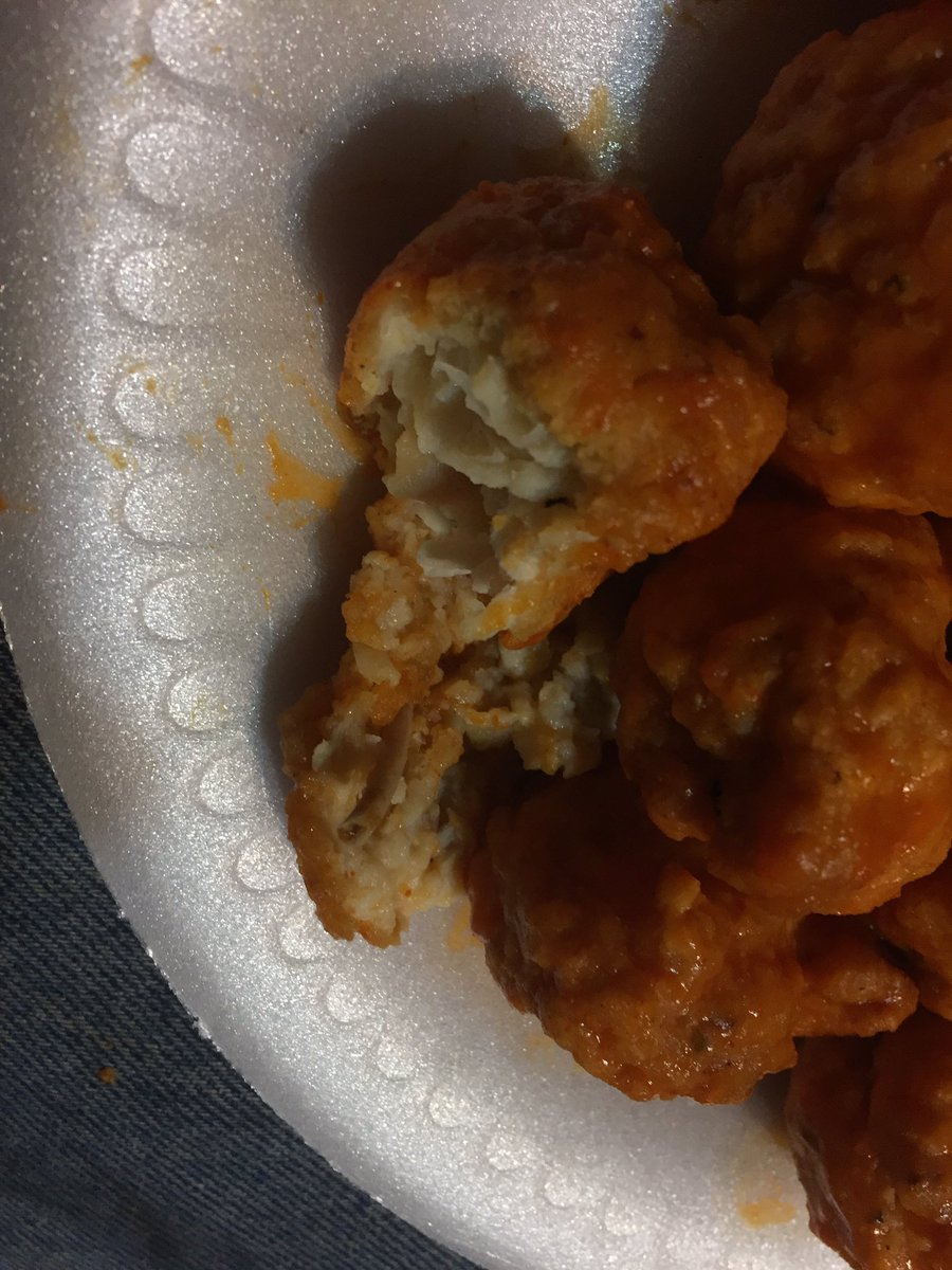 luckfreak's tweet photo. @TGIFridays @KraftHeinzCo can you explain this ? Bone in boneless bites ? https://t.co/cOuEp5BVdY