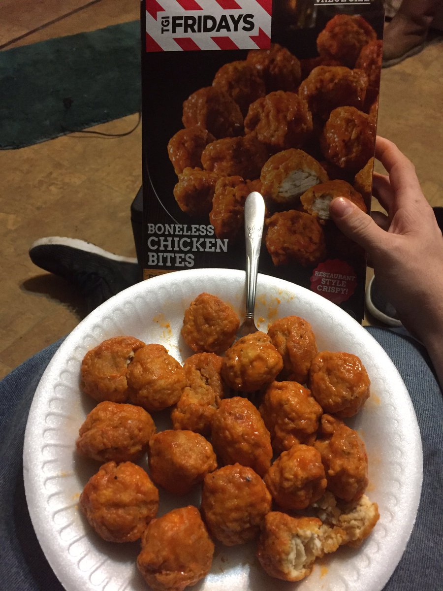 luckfreak's tweet photo. @TGIFridays @KraftHeinzCo can you explain this ? Bone in boneless bites ? https://t.co/cOuEp5BVdY