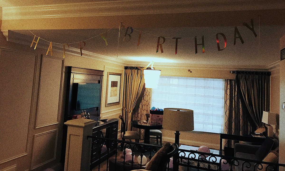 megannicole's tweet photo. Let the birthday celebrations begin. Little sis is turning 20 💫 https://t.co/ri40eVRfo7