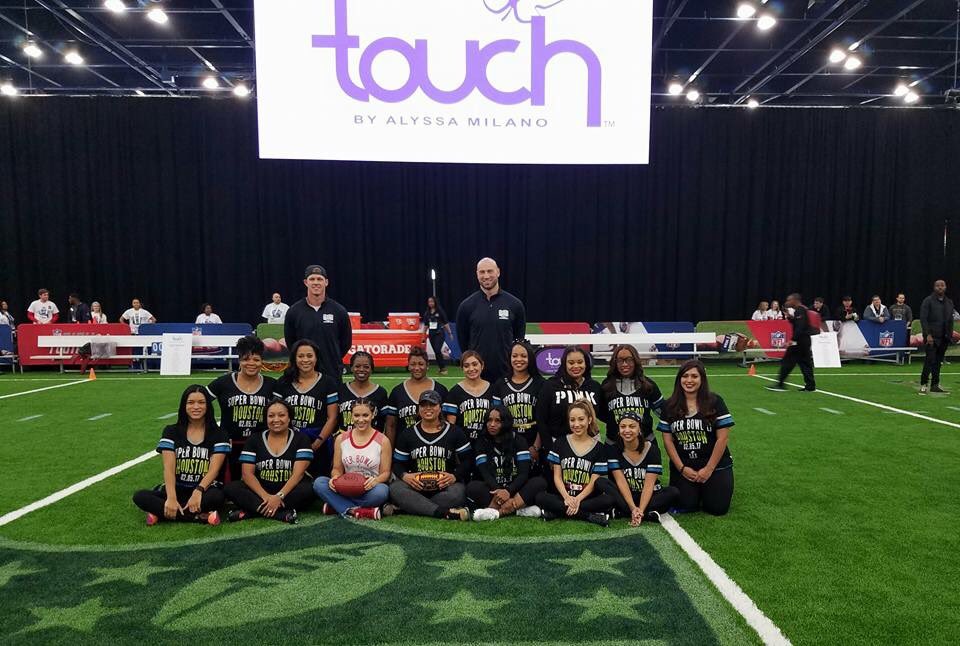 KTforBiden's tweet photo. 1st Annual Alyssa Milano Flag Football Game at Super Bowl
I love her, so sweet! @Alyssa_Milano
#SB51 #SBLI #otfpwa #teammilano #teamtouch https://t.co/ShCl9YJnuy