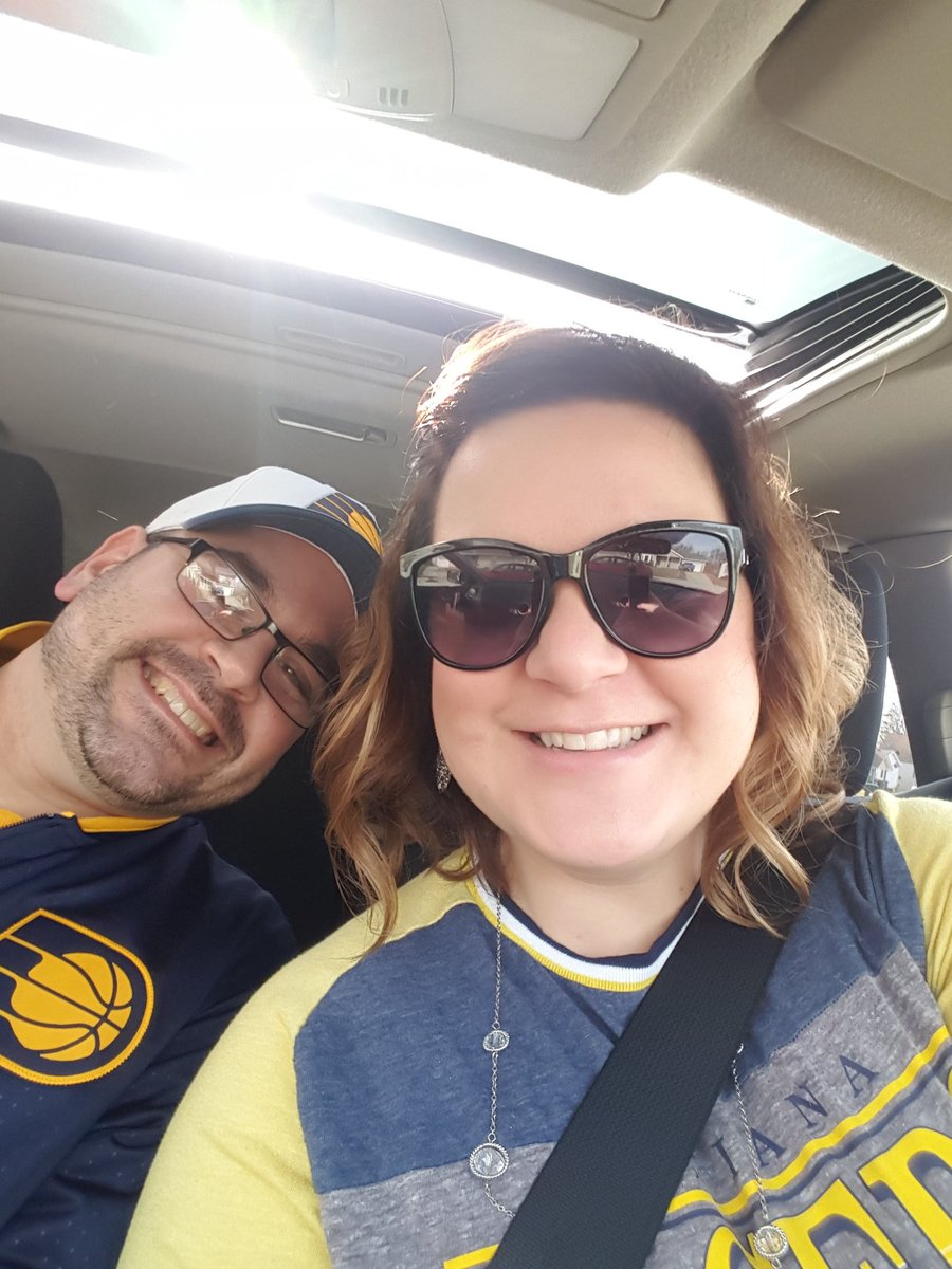 brown_meld's tweet photo. #pacersgamenight with my birthday boy @TweetsByAndrewB https://t.co/mOQfME6ZGs