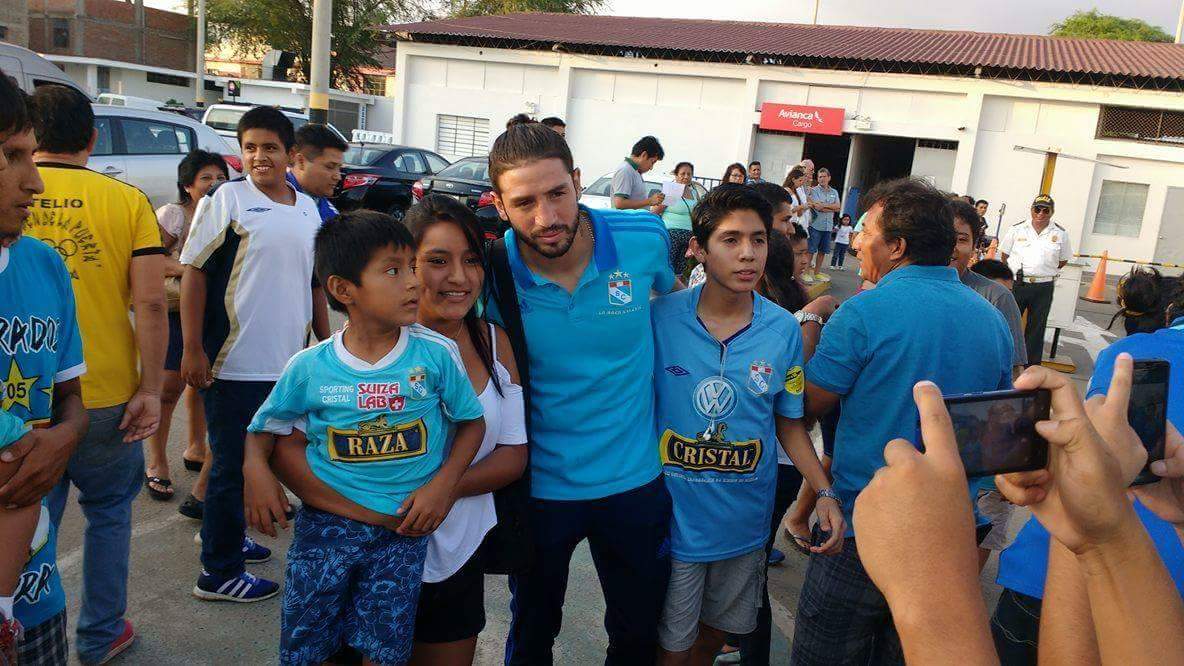 HablemosCristal's tweet photo. Llegada del plantel celeste a Piura. #SportingCristal jugará maňana 4:00 pm. en Sechura ante @AtleticoSullana #HablemosDeCristal #Zaimon F2 https://t.co/ApPGGS4Zuq