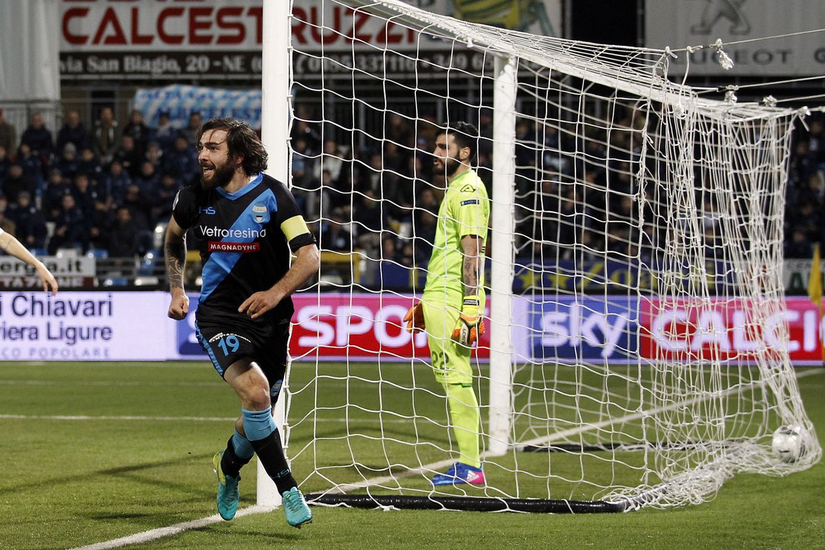 spalferrara's tweet photo. Esultanze di #EntSpa 0-3: #Floccari dopo il rigore - #Mora dopo il colpo di testa da biliardo - #Costa dopo la prima rete in maglia #SPAL https://t.co/HE9KEUGE5p