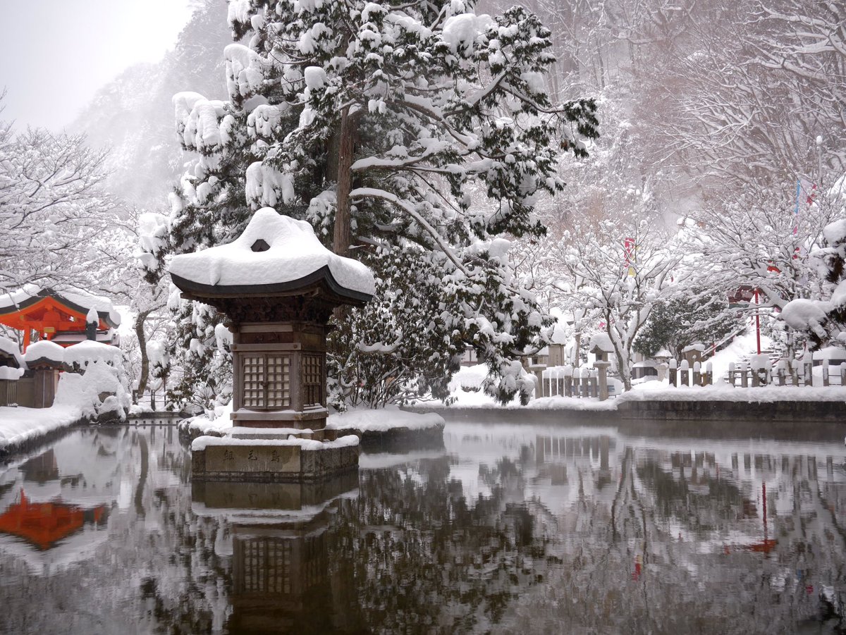 Reiwa_Photo's tweet photo. 天川村は昨日までの寒波でまた積もったみたいですね。
洞川の温泉街で50cm、山奥では1m以上といったところでしょうか。
#天川村 #洞川 #洞川温泉 #G8 https://t.co/UdSMNlqopE
