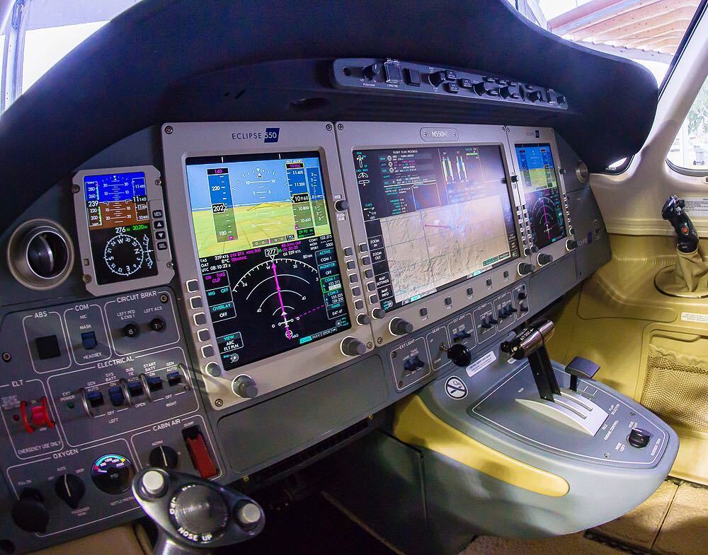 floatplanes's tweet image. Clean office in the Eclipse 550
#fly #eclipsejet ift.tt/2lBGWr5