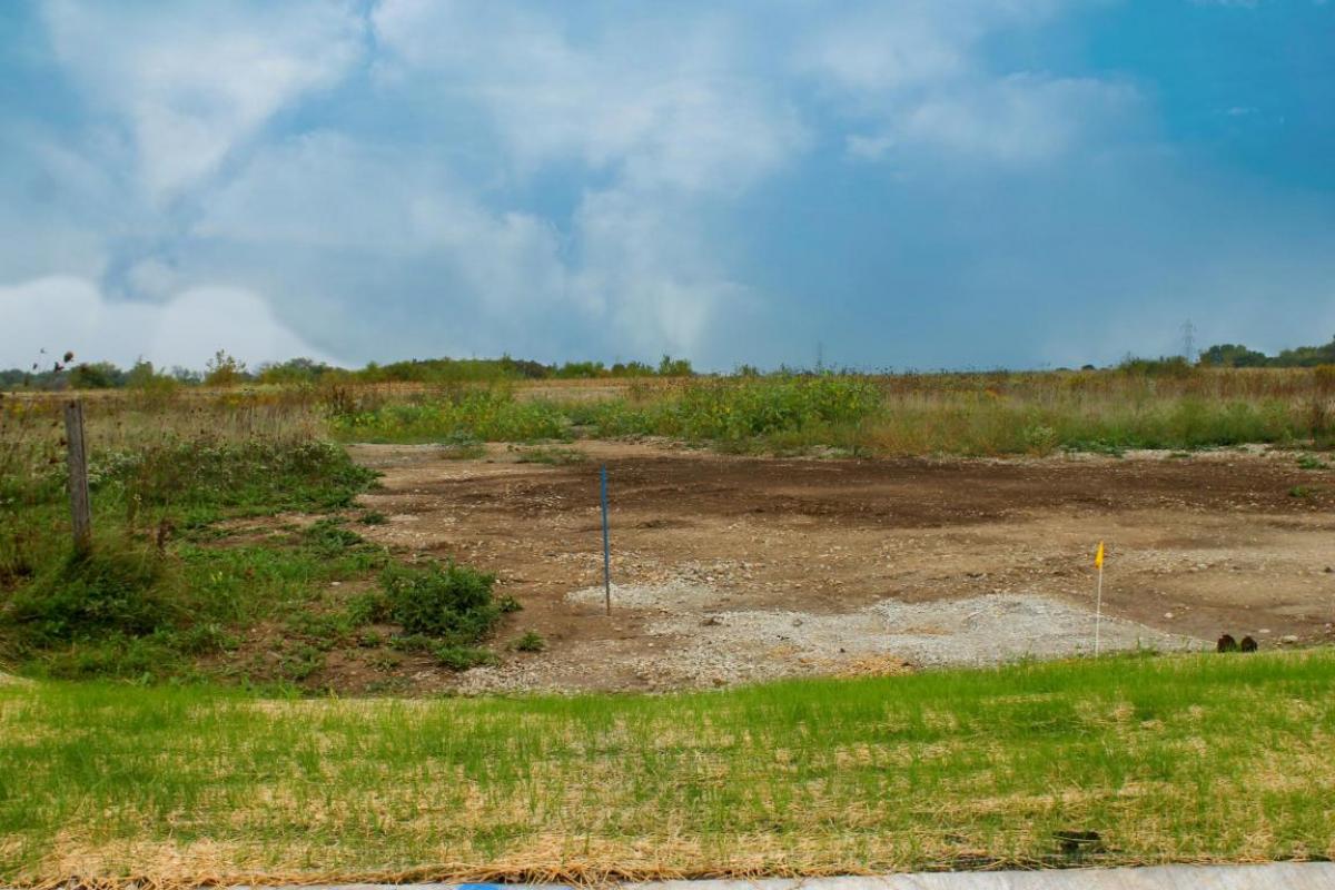 SandyCarlsonRE's tweet photo. Linda and Tom Johnson would love to show you the #listing at Lt 15 Woodbridge Dr #MountP... https://t.co/Ld47pOWeIk https://t.co/5TG5n8sOKq