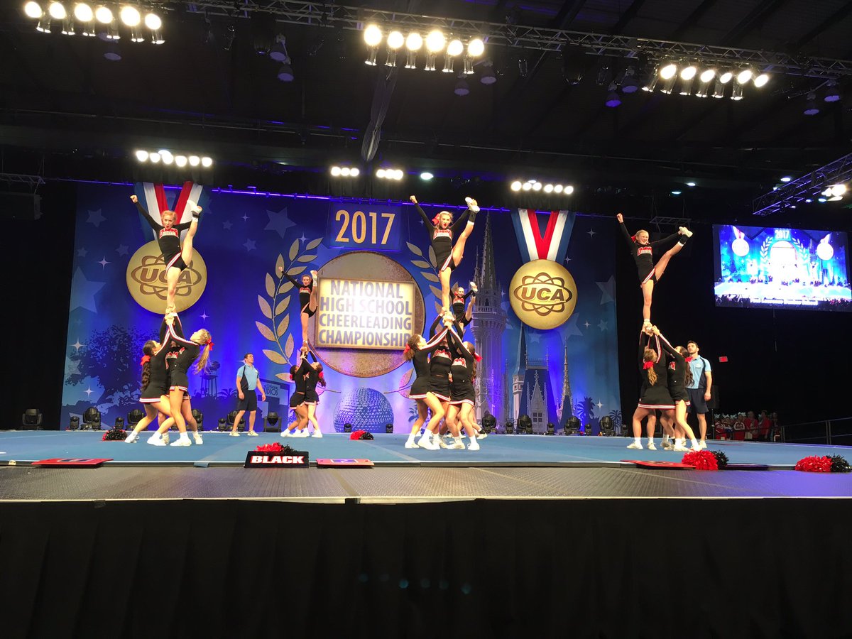 UCAupdates's tweet photo. Wow SO much talent from the ladies of Large Varsity DI! #UCAnationals https://t.co/zJ3YyG7OyA