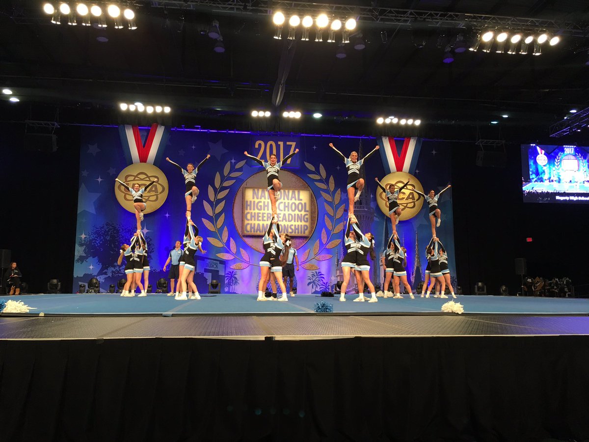UCAupdates's tweet photo. Wow SO much talent from the ladies of Large Varsity DI! #UCAnationals https://t.co/zJ3YyG7OyA