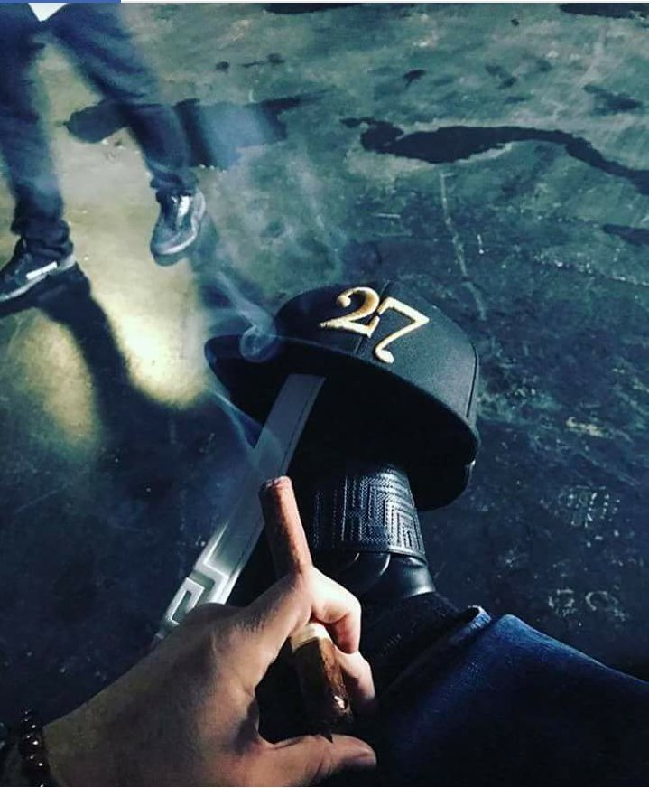 JrDelRecords2's tweet photo. #ElJefe Distendido escuchando a REGULÓ CARO. En #EstudioDelRecords https://t.co/FkeC7gFhpm (Morir con Estilo) https://t.co/w4ULyUrHRD