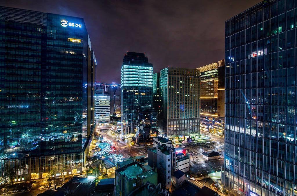 AScenicFind's tweet photo. Night lights from our hotel room at the Shilla Stay Gwanghwamun @preferredhotels #shillastay #ThePreferredLife https://t.co/h668dJ5J43