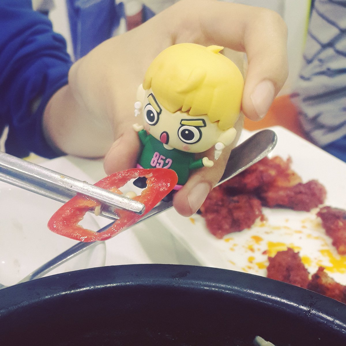 jflawless852g7's tweet photo. Oops 😂

#playwithJackson #Jackson #WangJackson #JacksonWang #王嘉爾 #GOT7figure #Jacksonfigure #Jacksonusb #Shubaes https://t.co/bgvsmFv8gS