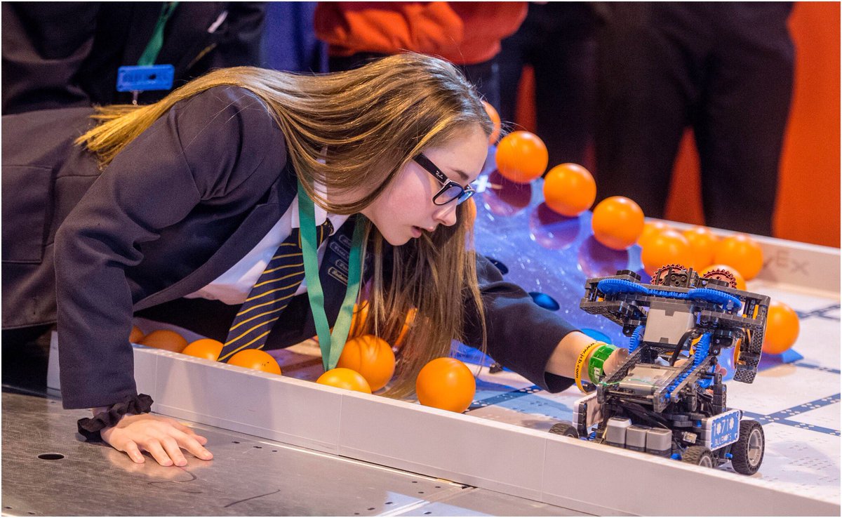 VEXRobotics's tweet photo. Celebrating International Day of Women and Girls in Science! #WomenScienceDay #equalaccess #WomenInSTEM #GirlPowered https://t.co/CcHJeAKepB