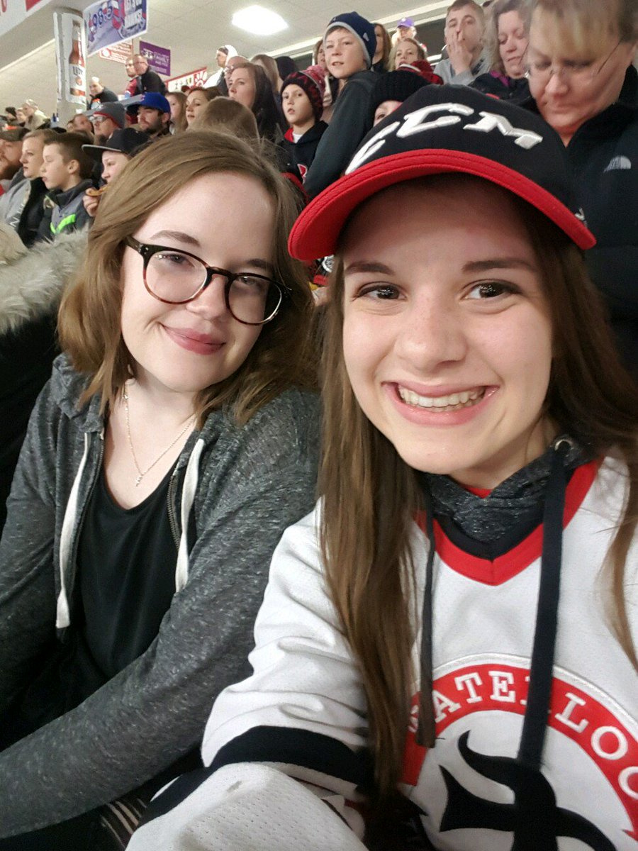 CF_CAPS's tweet photo. Thank you Viking Pump for the waterloo blackhawk tickets!
#CFCAPS #networking https://t.co/tplltUX28S
