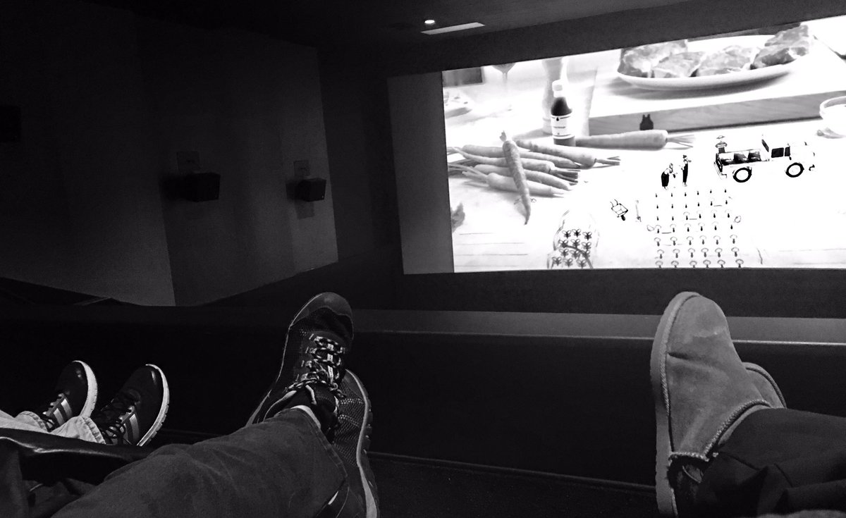 BamnOley's tweet photo. Kickin' back with the Beckers at movie night part deux! #weBROCK https://t.co/VKVVvlhPwR