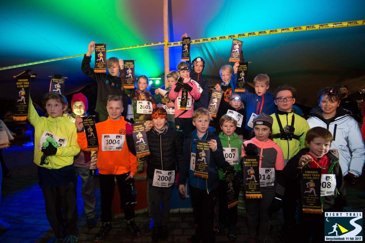 MudSweatTrails's tweet photo. PETZL Night Trail Bergschenhoek, the white edition: wat een topavond! Dank deelnemers - vrijwilligers - sponsors! #moresoon #PNT17 https://t.co/VjSKWp7Gse