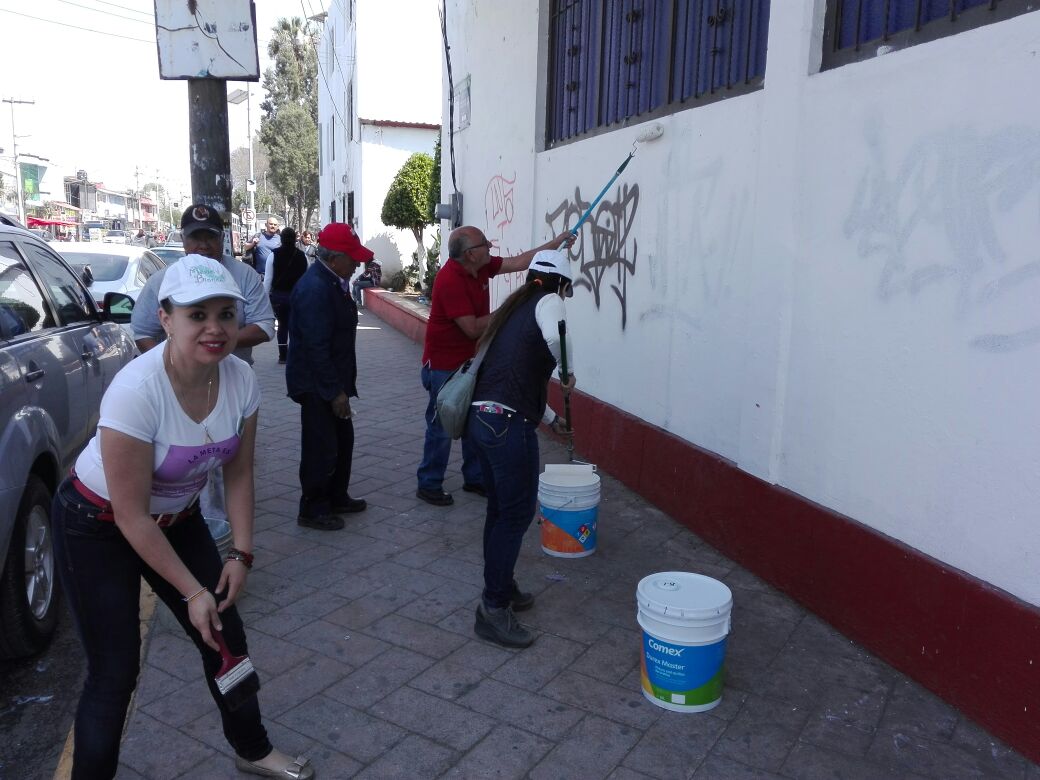 AischaU's tweet photo. Quitamos los grafitis d las pareds y se pintaron d blanco
#YoSoyMéxicoBlanco
@MexicoBlancoAC1 @MexicoBlanco1 @meta_infantil @erikaconectate https://t.co/3jZFldKoGp