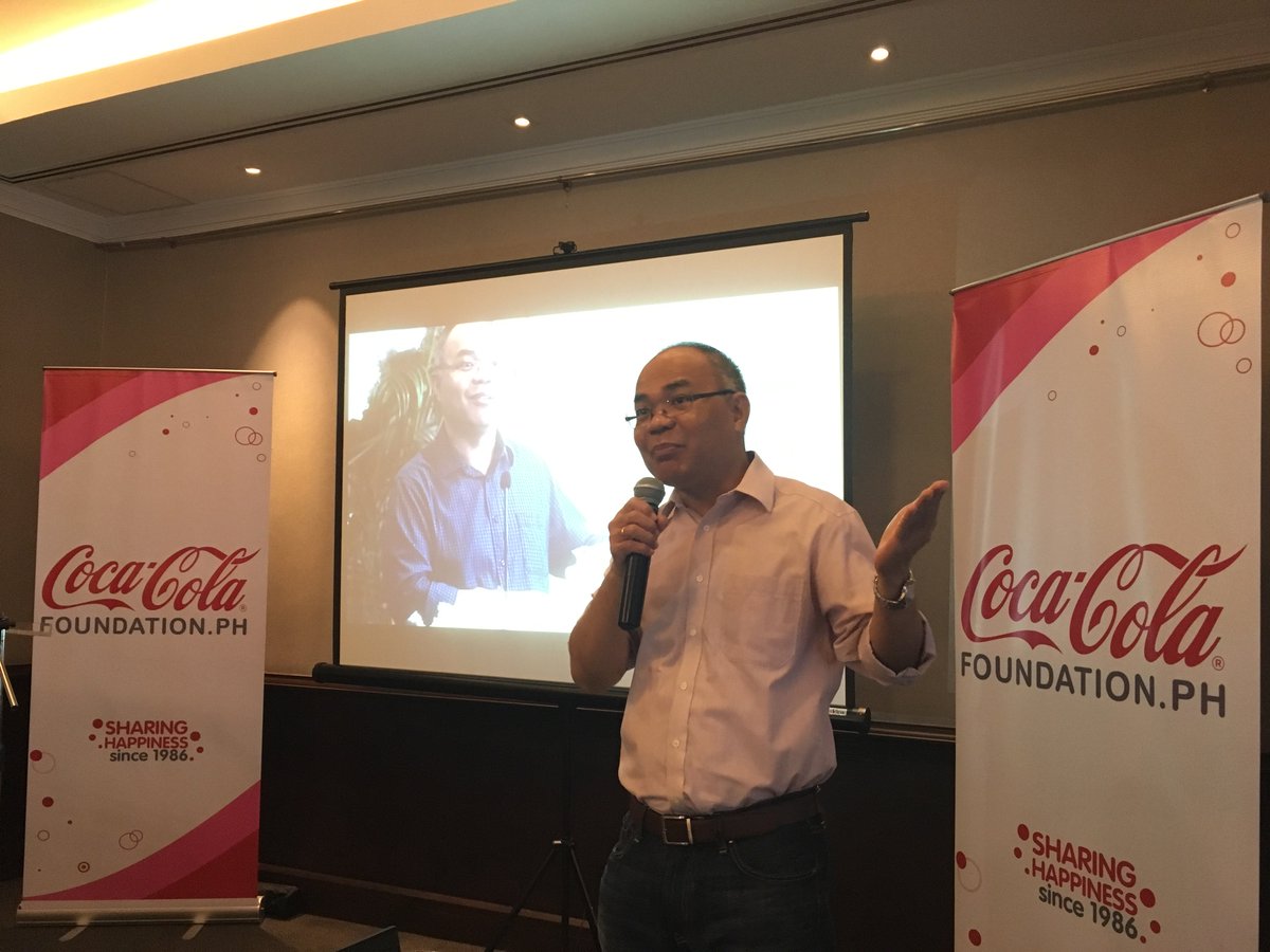 NYCPilipinas's tweet photo. Mr Rollie Fabi, Co-Chair of TAYO Awards Foundation giving his opening remarks for the start of #TAYOWEEK today at Diamond Hotel, Mnl #TAYO14 https://t.co/cwhLNFKtcz