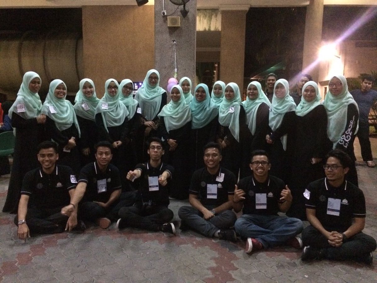 abdullah_e21's tweet photo. One happy family~ mbies 2016/2017
#stuffiium #stuffians #massgath #sayangsemua https://t.co/AG2gqw5KII