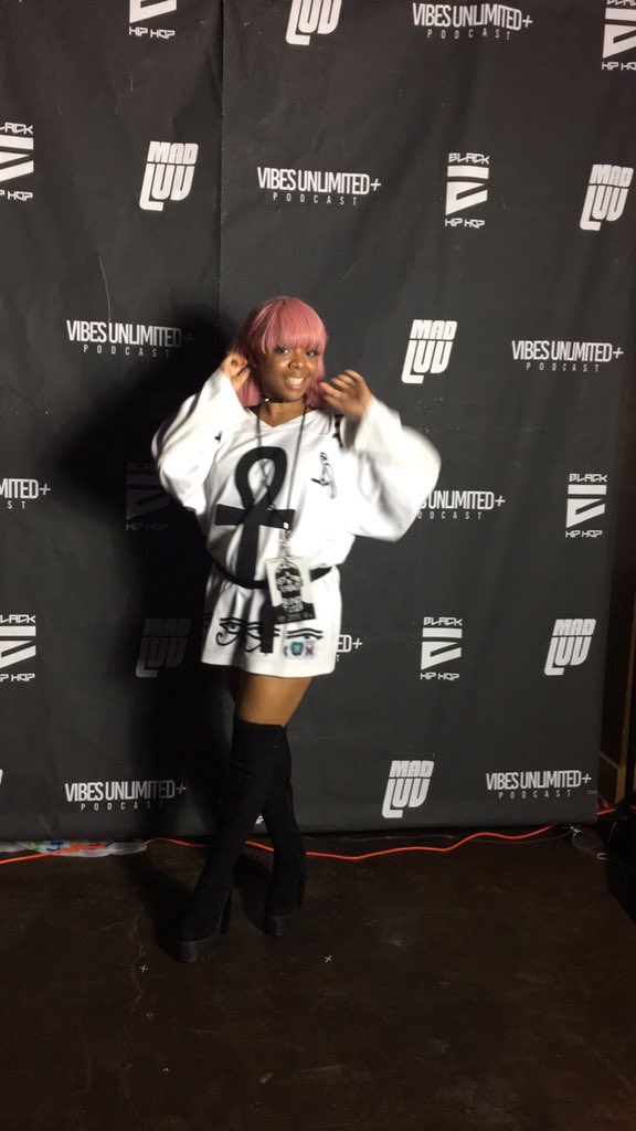 dapinkhairgurrr's tweet photo. #Black2HipHop https://t.co/MZIR246Vy8