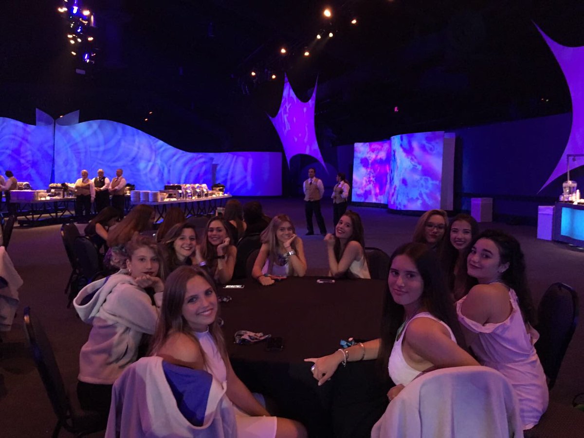 ME_Toselli's tweet photo. ¡Soñado! ❤😍❤ #DisneyAndME https://t.co/x0DdOjWzmo