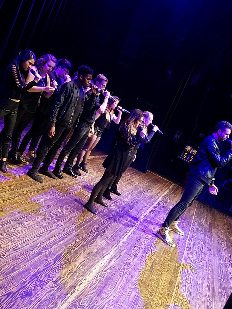 The last group of the evening - <a href="/GT_IH/">Infinite Harmony</a> ! What a polished group: GOLD SHOES