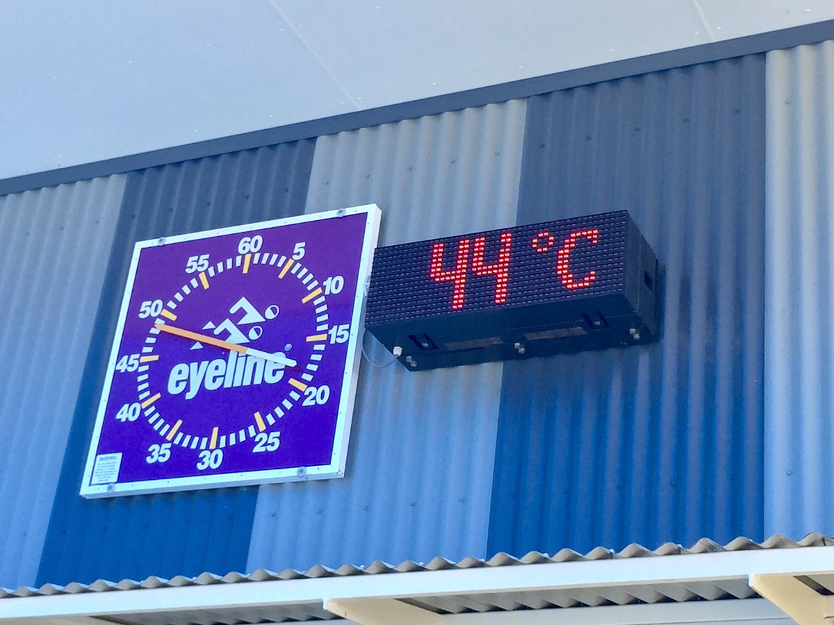 AnnaVMacDonald's tweet photo. Check out the temp at Gatton pool. It's a scorcher in south east QLD. #ABCNews @ABCNewsBrisbane https://t.co/nKml1nyvKF