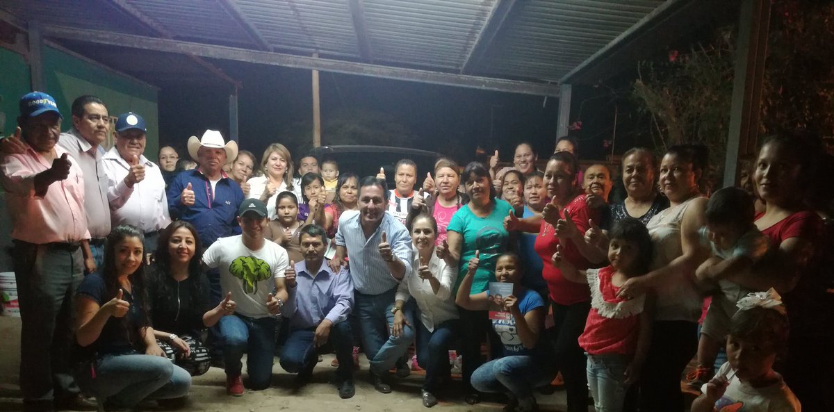 GracielaFdz19's tweet photo. Cerrando la noche con nuestros Delegados del Ej. SAN FELIPE AGUANAVAL #Matamoros #Coahuila
#UnidosGanaremos
#PorAmorAMatamoros https://t.co/pp8cYhBWUR