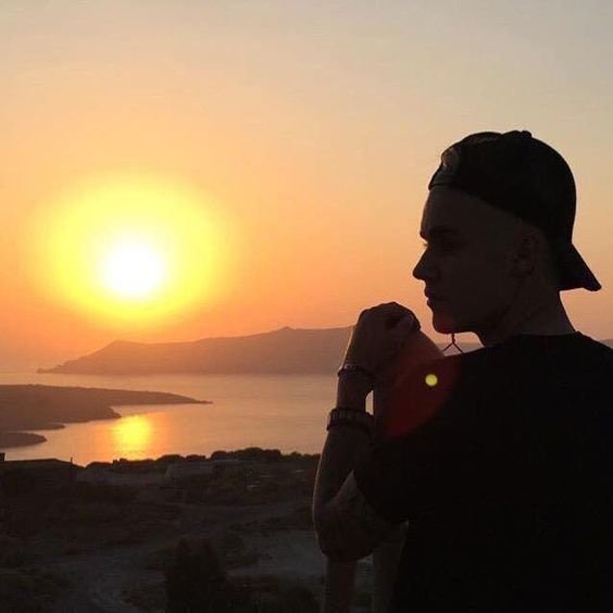 jdbswords's tweet photo. You give me a purpose even without knowing💜💜💜💜💜💜@justinbieber 
#Beliebers #BestFanArmy #iHeartAwards https://t.co/cdfCZoXx3p