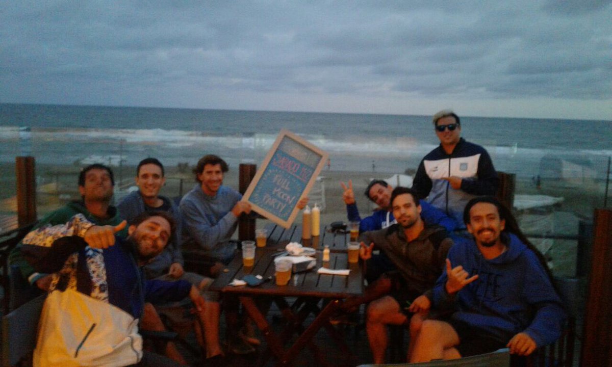 KOPHIPHILAPLAYA's tweet photo. #KOPHIPHI #LaPlaya #Pinamar #amigos https://t.co/sn13mGTbXl